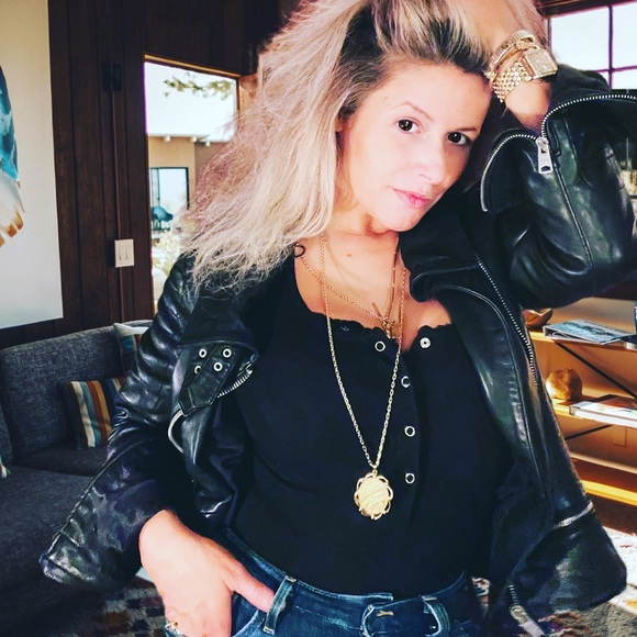 Meet your Posher, Alexa - Picture 4 of 5